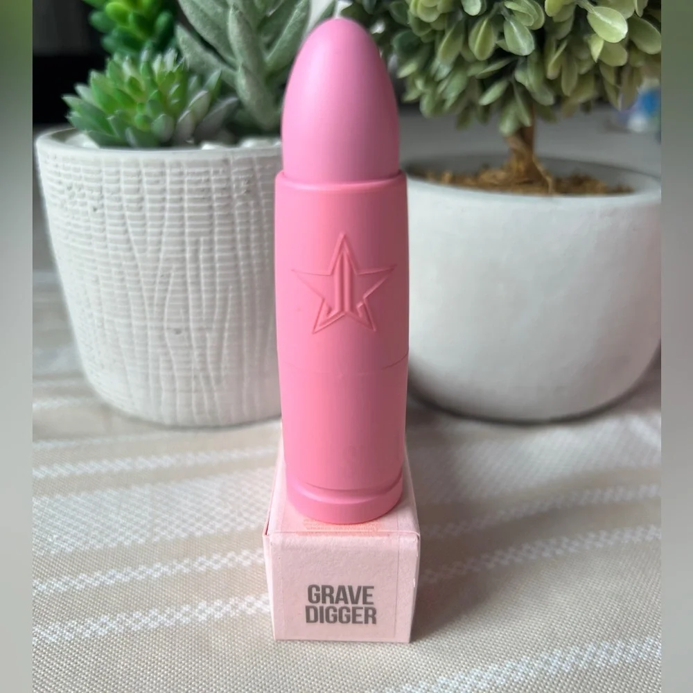 🌸 4/$25 Jeffree Star Velvet Trap Lipstick- Grave Digger